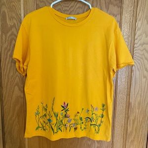 Gold flower embroidered t shirt